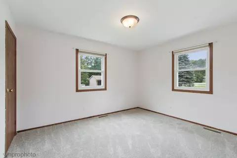 Bedroom - 4402 Elmleaf Dr, Mchenry, IL 60051 photo 2 of 3