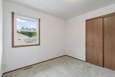 Bedroom - 4402 Elmleaf Dr, Mchenry, IL 60051 photo 3 of 3