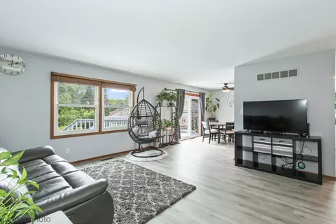 Living - 4402 Elmleaf Dr, Mchenry, IL 60051 photo 1 of 1
