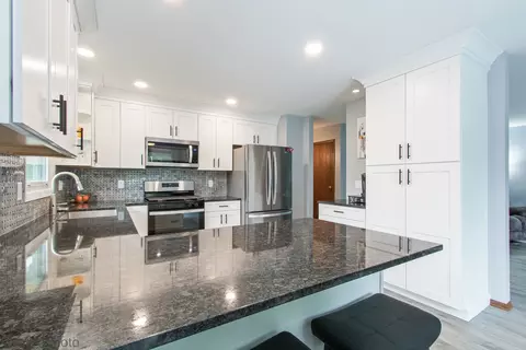 Kitchen - 4402 Elmleaf Dr, Mchenry, IL 60051 photo 1 of 3
