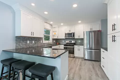 Kitchen - 4402 Elmleaf Dr, Mchenry, IL 60051 photo 2 of 3