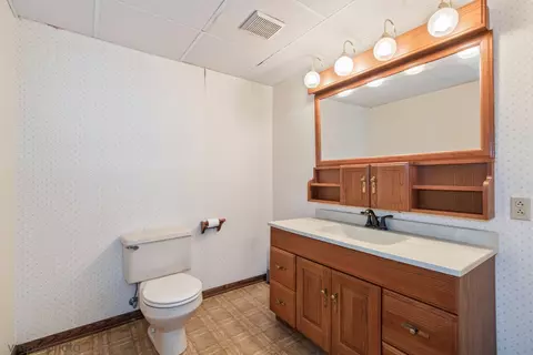Bath - 4402 Elmleaf Dr, Mchenry, IL 60051 photo 3 of 3