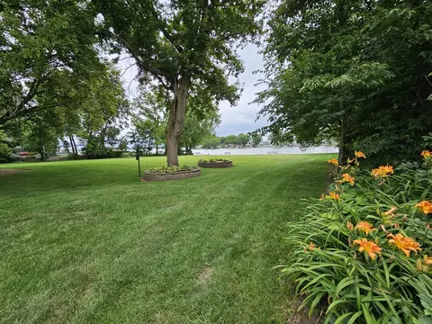 Exterior - 4402 Elmleaf Dr, Mchenry, IL 60051 photo 5 of 7