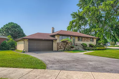 5549 W 83rd Pl, Burbank, IL 60459