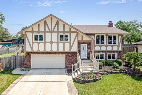 14749 Sunset Ct, Oak Forest, IL 60452