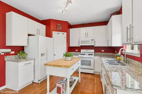 Kitchen - 31577 N Clearwater Dr, Lakemoor, IL 60051 photo 3 of 3