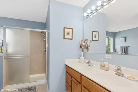 Bath - 31577 N Clearwater Dr, Lakemoor, IL 60051 photo 2 of 4