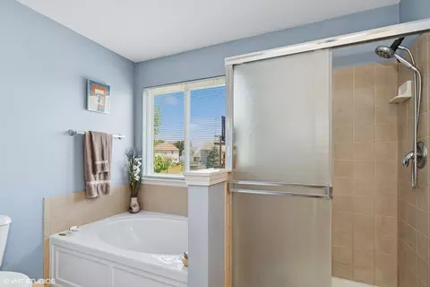 Bath - 31577 N Clearwater Dr, Lakemoor, IL 60051 photo 3 of 4