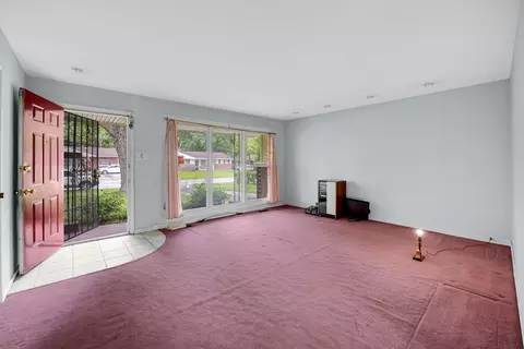 Living - 16623 Spaulding Ave, Markham, IL 60428 photo 2 of 3