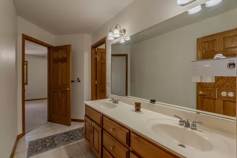 Bath - 11617 Coach Dr, Mokena, IL 60448 photo 4 of 5