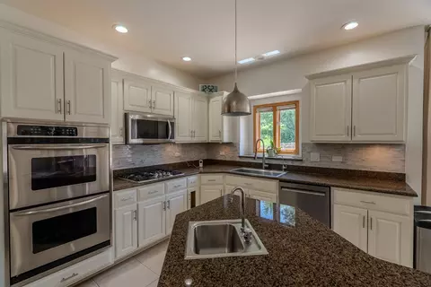 Kitchen - 11617 Coach Dr, Mokena, IL 60448 photo 2 of 3