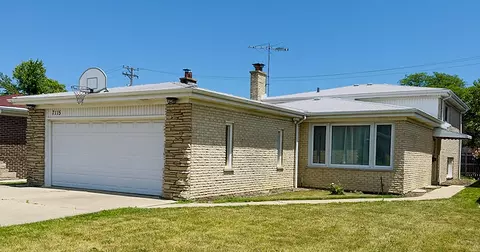 7115 N Hamlin Ave, Lincolnwood, IL 60712