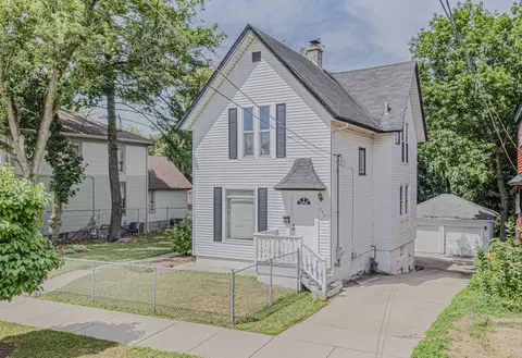 538 Raymond St, Elgin, IL 60120