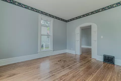 538 Raymond St, Elgin, IL 60120 photo 3