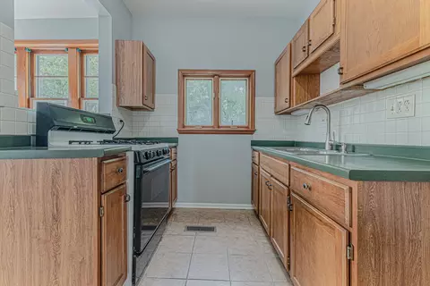 538 Raymond St, Elgin, IL 60120 photo 8