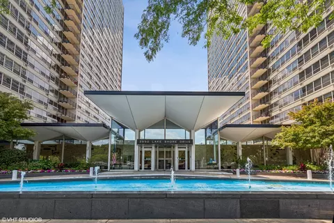 3550 N Lake Shore Dr #1707, Chicago, IL 60657