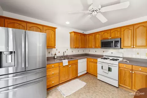 Kitchen - 20832 W Periwinkle Ct, Plainfield, IL 60544 photo 2 of 2