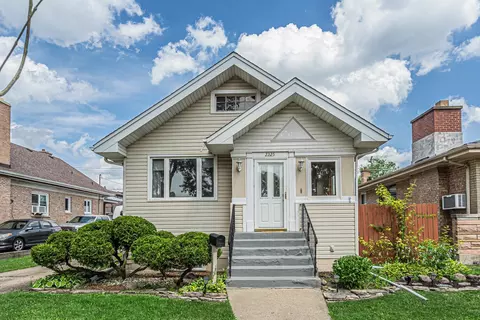 2225 N 76th Ct, Elmwood Park, IL 60707