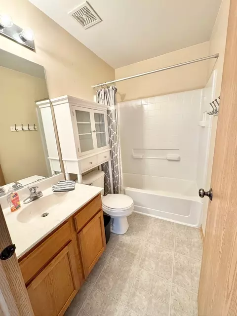 Bath - 4300 Dillon St, Plano, IL 60545 photo 2 of 3