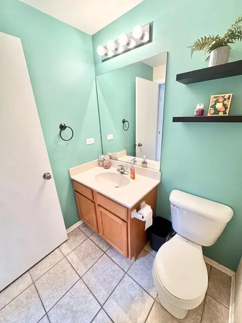 Bath - 4300 Dillon St, Plano, IL 60545 photo 1 of 3