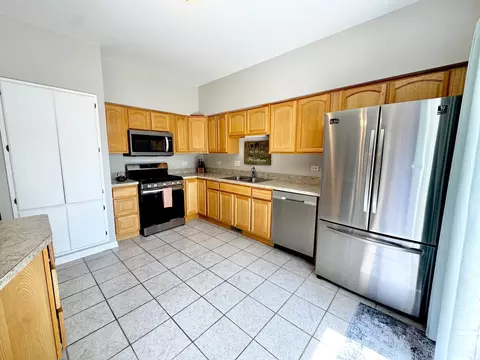 Kitchen - 4300 Dillon St, Plano, IL 60545 photo 2 of 2
