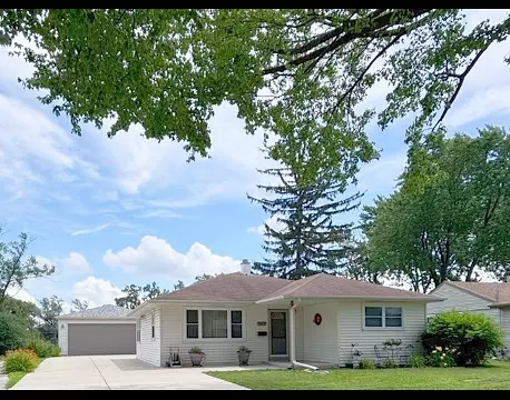 2902 Cardinal Dr, Rolling Meadows, IL 60008