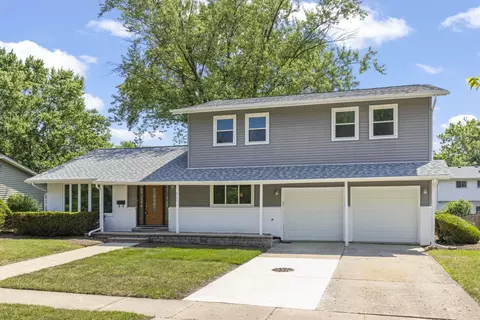 517 N Winston Dr, Palatine, IL 60074