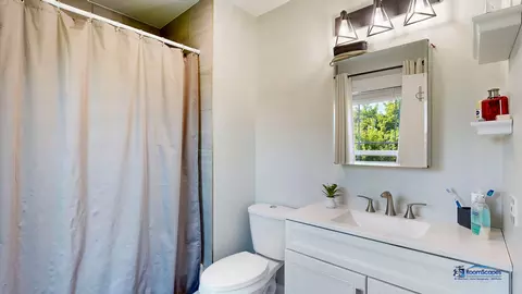 Bath - 554 Foxford Rd, Bartlett, IL 60103 photo 2 of 3
