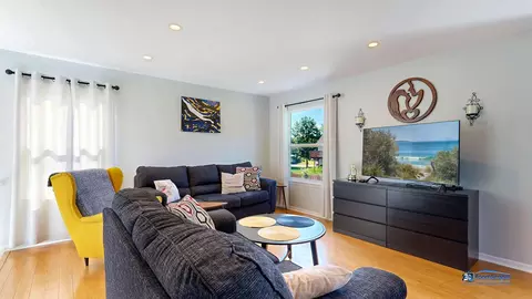 Living - 554 Foxford Rd, Bartlett, IL 60103 photo 3 of 3