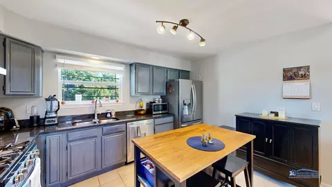 Kitchen - 554 Foxford Rd, Bartlett, IL 60103 photo 2 of 3