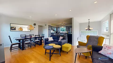 Living - 554 Foxford Rd, Bartlett, IL 60103 photo 1 of 3