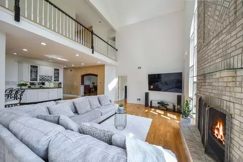 Living - 5 N311 Lloyd Ave, Itasca, IL 60143 photo 3 of 4