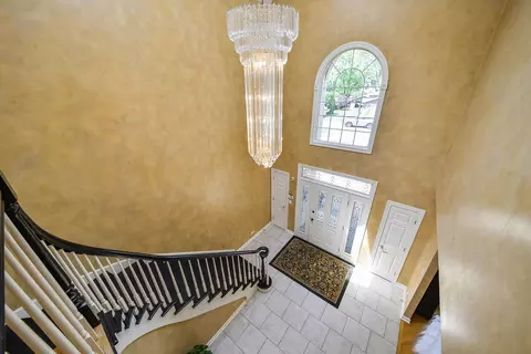 Entry Way - 5 N311 Lloyd Ave, Itasca, IL 60143 photo 4 of 5