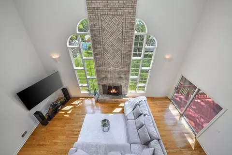 Living - 5 N311 Lloyd Ave, Itasca, IL 60143 photo 4 of 4