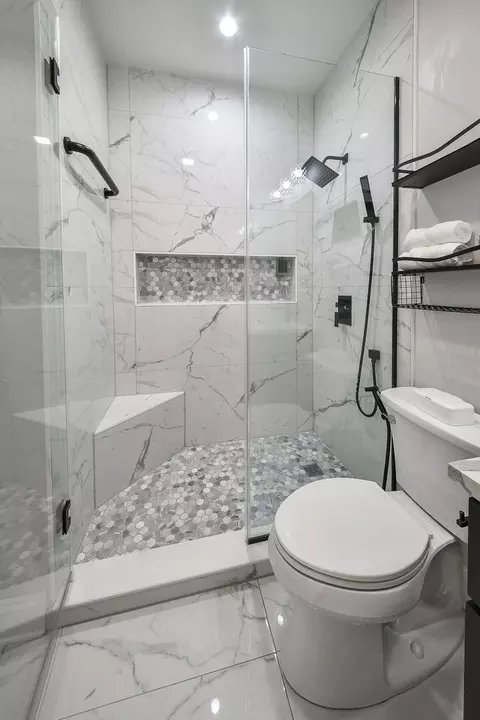 Bath - 5 N311 Lloyd Ave, Itasca, IL 60143 photo 2 of 6