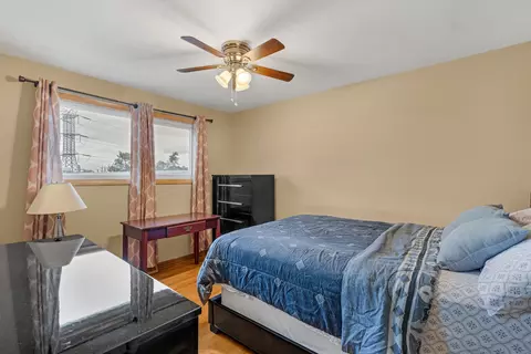 Bedroom - 8649 Gregory Ln, Des Plaines, IL 60016 photo 1 of 5