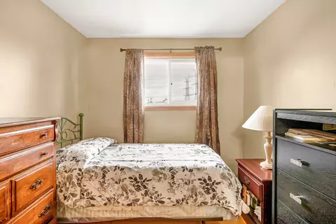 Bedroom - 8649 Gregory Ln, Des Plaines, IL 60016 photo 3 of 5