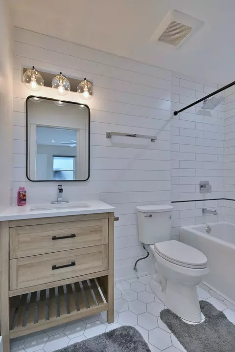 Bath - 1364 E Algonquin Rd, Des Plaines, IL 60016 photo 5 of 5