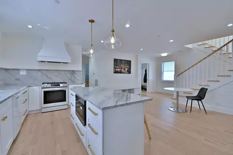 Kitchen - 1364 E Algonquin Rd, Des Plaines, IL 60016 photo 4 of 4