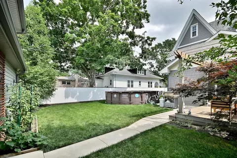 Exterior - 1364 E Algonquin Rd, Des Plaines, IL 60016 photo 8 of 13