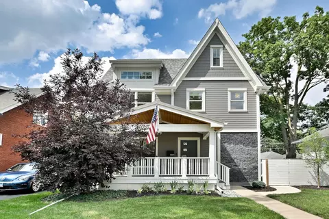1364 E Algonquin Rd, Des Plaines, IL 60016
