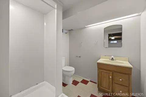 Bath - 813 Elm St, Wheaton, IL 60189 photo 2 of 2