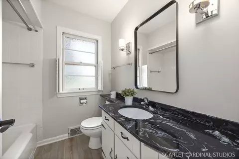 Bath - 813 Elm St, Wheaton, IL 60189 photo 1 of 2