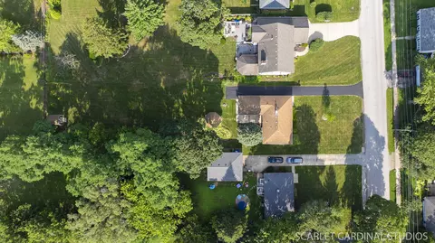 View/Area - 813 Elm St, Wheaton, IL 60189 photo 1 of 8