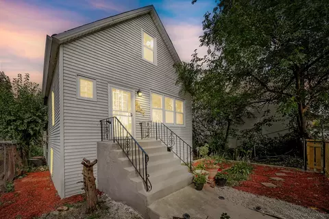 1560 E 93rd St, Chicago, IL 60619