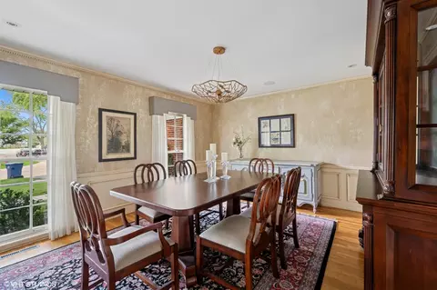 Dining - 2445 Cherry Ln, Northbrook, IL 60062 photo 2 of 2