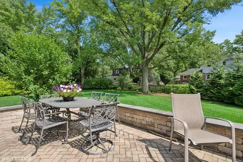 Exterior - 2445 Cherry Ln, Northbrook, IL 60062 photo 4 of 5