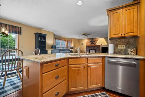 2813 Dutchess Dr, Bloomington, IL 61704 photo 8