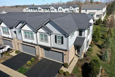 3221 N Heritage Ln, Arlington Heights, IL 60004
