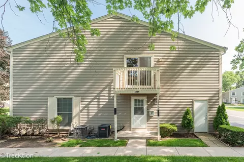 1690 Ashburn Ct #A, Wheaton, IL 60189
